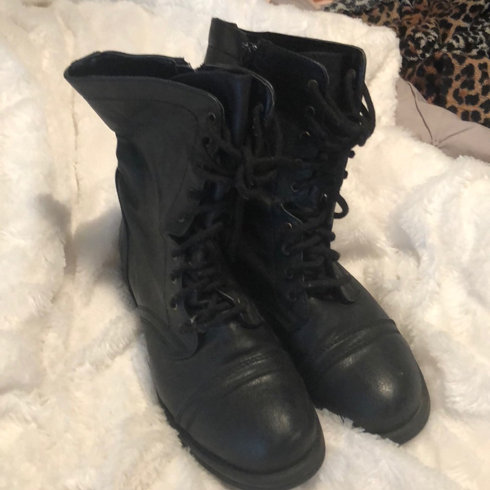 Combat boots